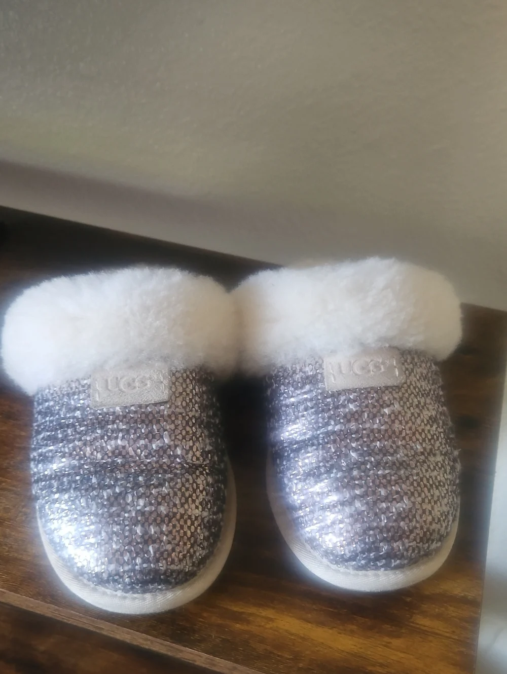 UGG Kids Sequin Clog Slippers in Silver with White Fur Cuff Size 7